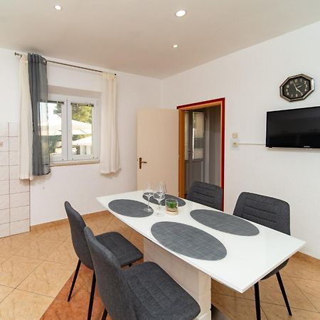 Apartments Lores Rab Town Buitenkant foto