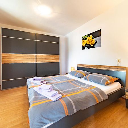 Apartments Lores Rab Town Buitenkant foto