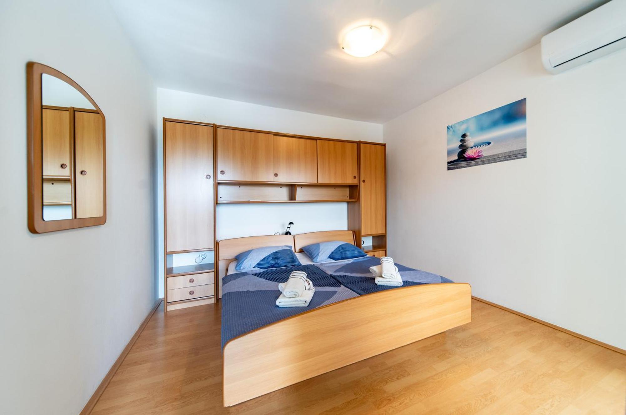 Apartments Lores Rab Town Buitenkant foto