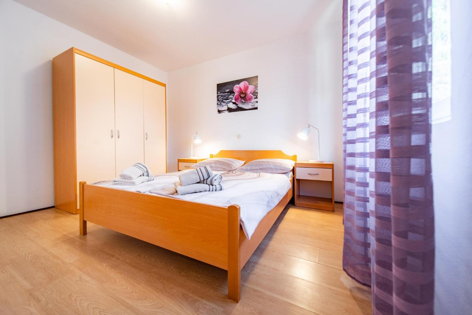 Apartments Lores Rab Town Buitenkant foto