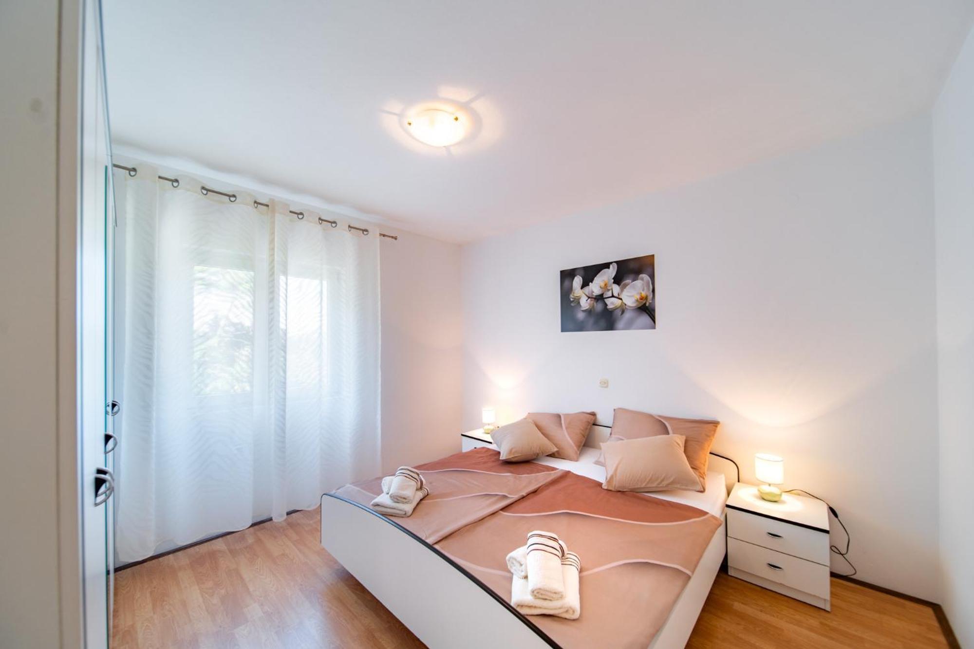 Apartments Lores Rab Town Buitenkant foto