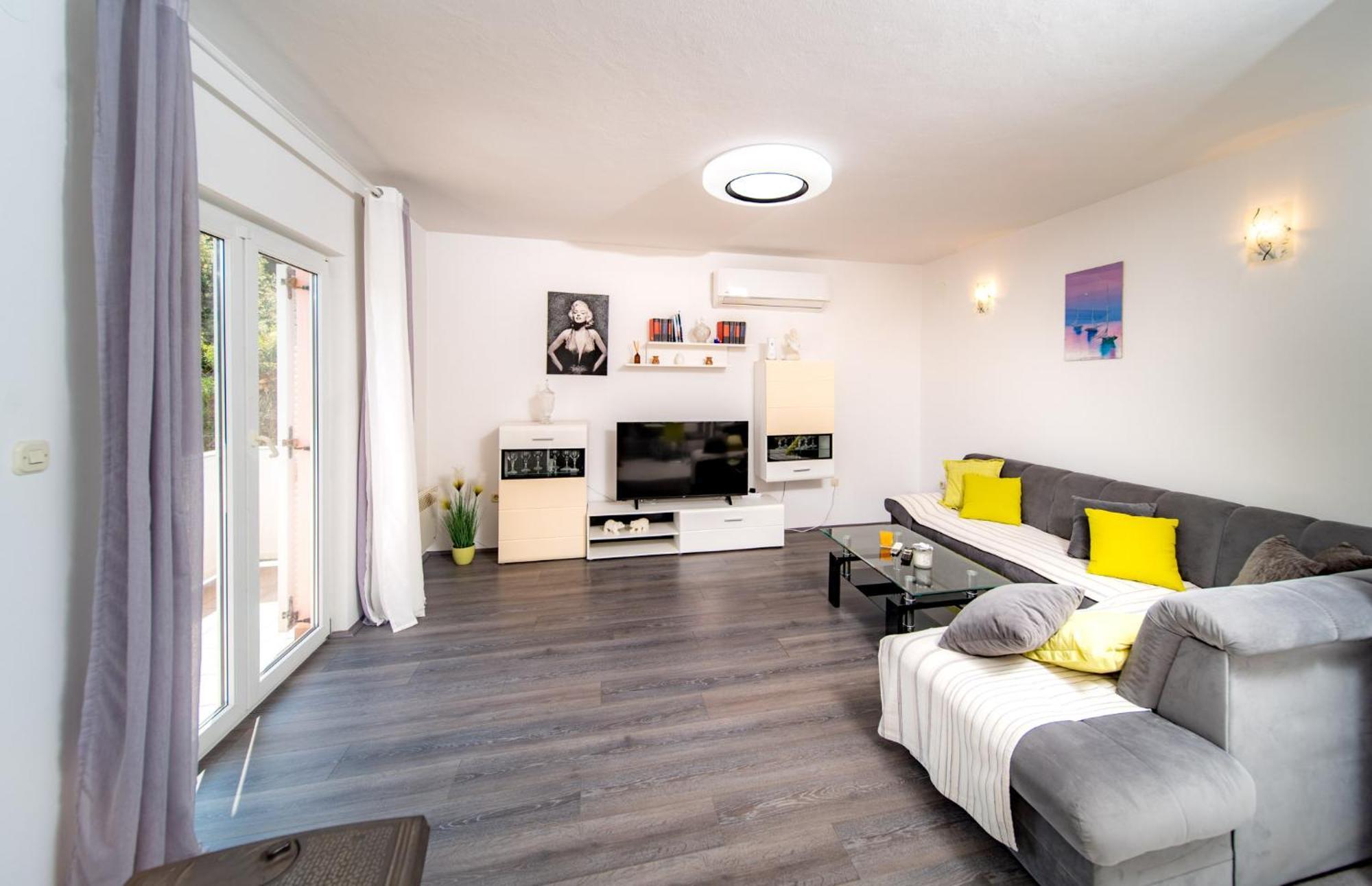 Apartments Lores Rab Town Buitenkant foto