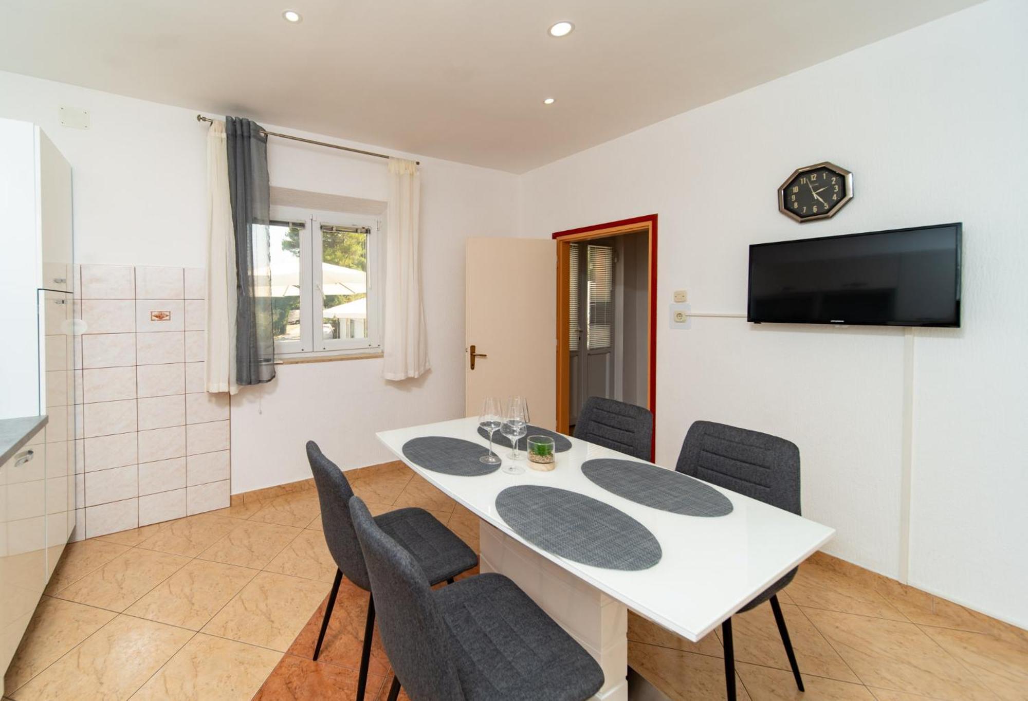 Apartments Lores Rab Town Buitenkant foto