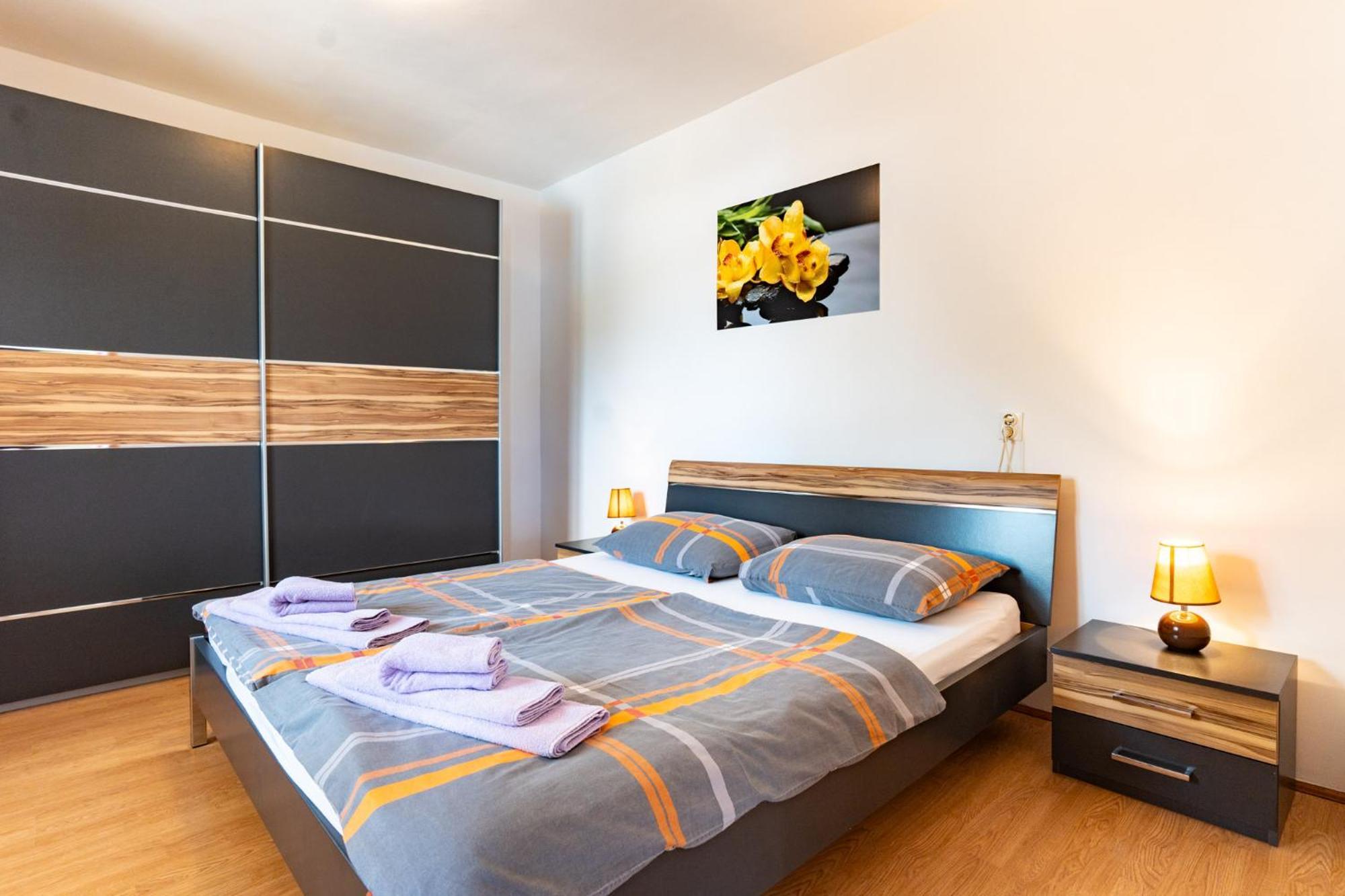 Apartments Lores Rab Town Buitenkant foto